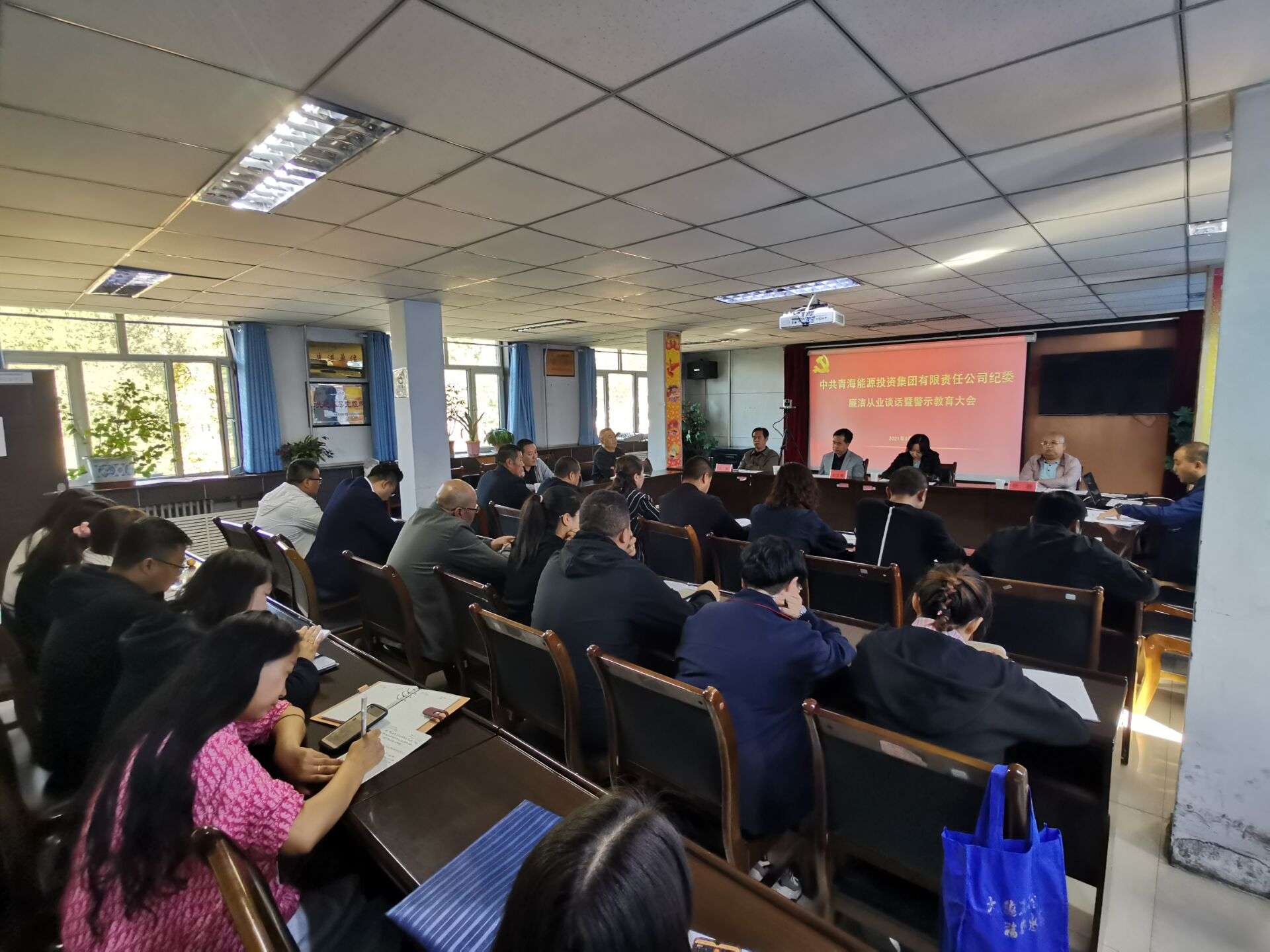 1635390620234223.jpg 集團(tuán)公司紀(jì)委開展廉潔談話活動 黃奇中攝.jpg